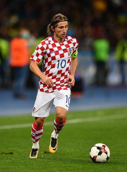 湖人vs独行侠首发：詹姆斯&东契奇大战浓眉&弗拉格